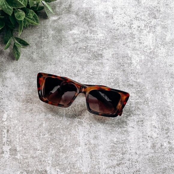 Boutique Tortoise Shell Brown Rectangle Sunglasses - Picture 1 of 3